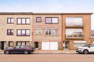 Instapklaar 2-slaapkamerappartement met terras en garage (+€ 25.000).   * EPC B  * Kleinschalig gebouw (extreem lage gemeenschappelijke kosten)  * 2...