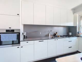 Te renoveren appartement in Buizegem-wijk te Edegem in een kleinschalig gebouw. Gelegen in een rustige woonwijk nabij het gekende park 'Romeinse...