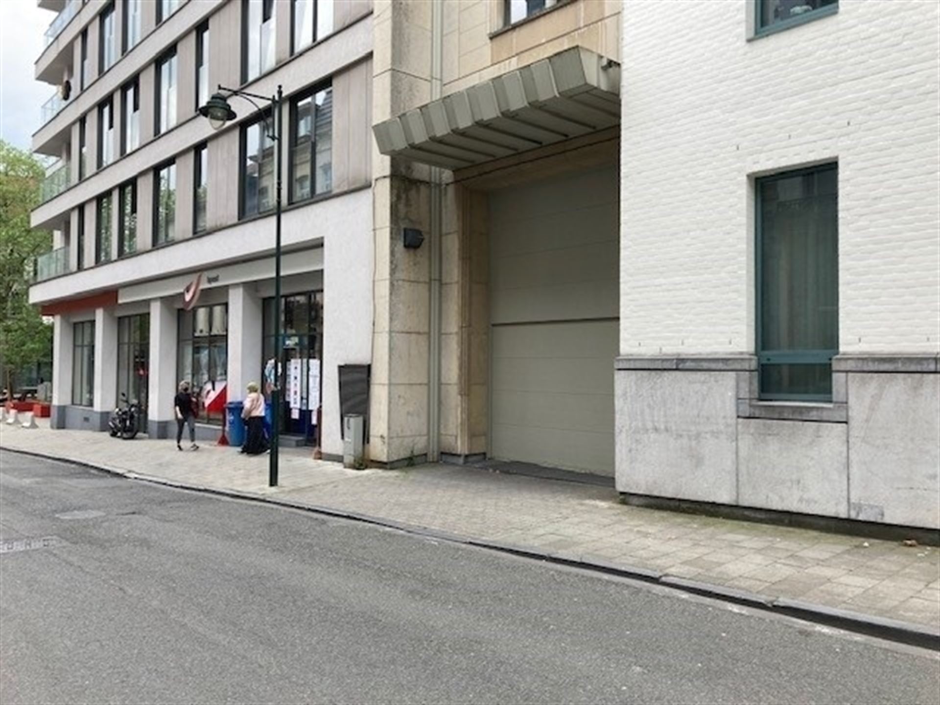 Emplacement de parking spacieux - Quartier EU - photo 1