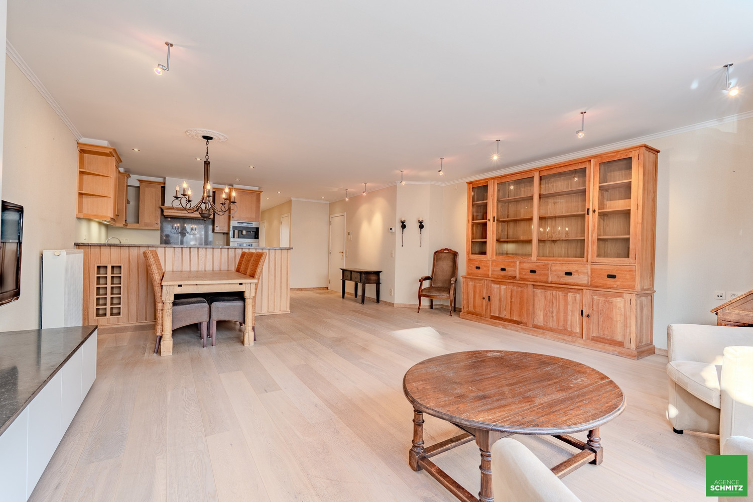 Splendide appartement de 100 m² avec deux chambres et une grande terrasse ensoleillée à l’arrière. Possibilité d'un garage dans la résidence. - photo 5