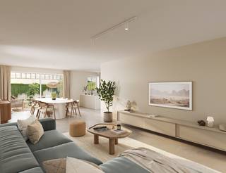 Lot 6 is een halfopen woning met 4 slaapkamers, een ruime en lichte leefruimte, open keuken, badkamer, garage en zonnige tuin met terras.<br /><br />Deze woning combineert het comfort van een moderne nieuwbouw met de charme van de kust.<br /><br />Ideale ligging in ’t Zandkasteeltje, een residentieel woonerf aan de rand van de duinen. Je woont hier discreet en comfortabel, op een unieke ligging tussen het strand en centrum van Sint-Idesbald.<br /><br />Je woont hier energiezuinig dankzij geothermie, vloerverwarming, zonnepanelen en ventilatiesysteem.<br /><br />Met onze sleutel-op-de-deur aanpak krijg je een vaste totaalprijs en persoonlijke begeleiding bij elke keuze.