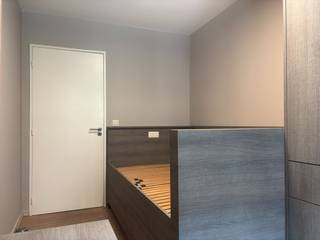 Gelegen in een rustige fietsstraat, op wandelafstand van het centrum van Leuven en vlot bereikbaar via het openbaar vervoer, bevindt zich dit gemeubeld gelijkvloers appartement met twee slaapkamers. <br /><br />U betreedt het appartement via de inkomhal, die toegang geeft tot alle vertrekken. Aan de linkerzijde bevinden zich twee gemeubelde slaapkamers, beide gelegen aan de voorzijde van het gebouw. In de inkomhal beschikt u verder over een wasplaats, een apart toilet en een badkamer met douche en wastafelmeubel.<br />Vanuit de inkomhal bereikt u de ruime leefruimte, die in open verbinding staat met de volledig uitgeruste keuken. De keuken is ingericht met een frigo, diepvries, keramische kookplaat, ingebouwde oven, vaatwasser en een geïntegreerde eettafel. <br />Vanuit de leefruimte stapt u naar de private koer, een ruime overdekte buitenruimte, een troef die in het centrum van Leuven niet vanzelfsprekend is.<br /><br />Het appartement werd recentelijk voorzien van een nieuwe verflaag en is doorheen alle vertrekken uitgerust met lichtarmaturen; in de slaapkamers zijn tevens gordijnen aanwezig. In de kelder beschikt het appartement over een private berging en een gemeenschappelijke fietsenstalling.<br /><br />De huurprijs bedraagt € 1150 per maand, met een maandelijkse provisie van € 50 voor het onderhoud en verbruik van de gemeenschappelijke delen. De nutsvoorzieningen zijn ten laste van de huurder. Het pand is onmiddellijk beschikbaar.<br /><br />Interesse in een bezichtiging? Plan snel een afspraak op https://immojanstas.be/nl/huren via onze online agenda, de snelste en efficiëntste manier om een bezichtiging in te plannen! Voor vragen zijn wij beschikbaar op het nummer 016 23 90 81, elke weekdag van 10u tot 13u.