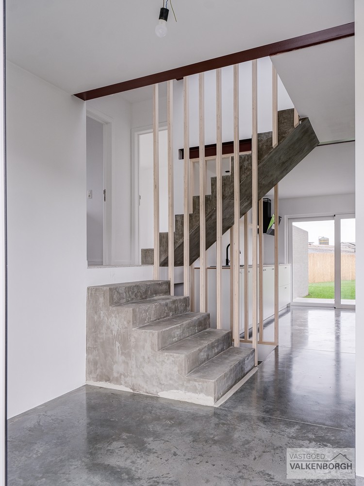 Zeer goed gelegen vernieuwbouwwoning met 4 slaapkamers, voorzien van alle laatste nieuwe technieken. - foto 5