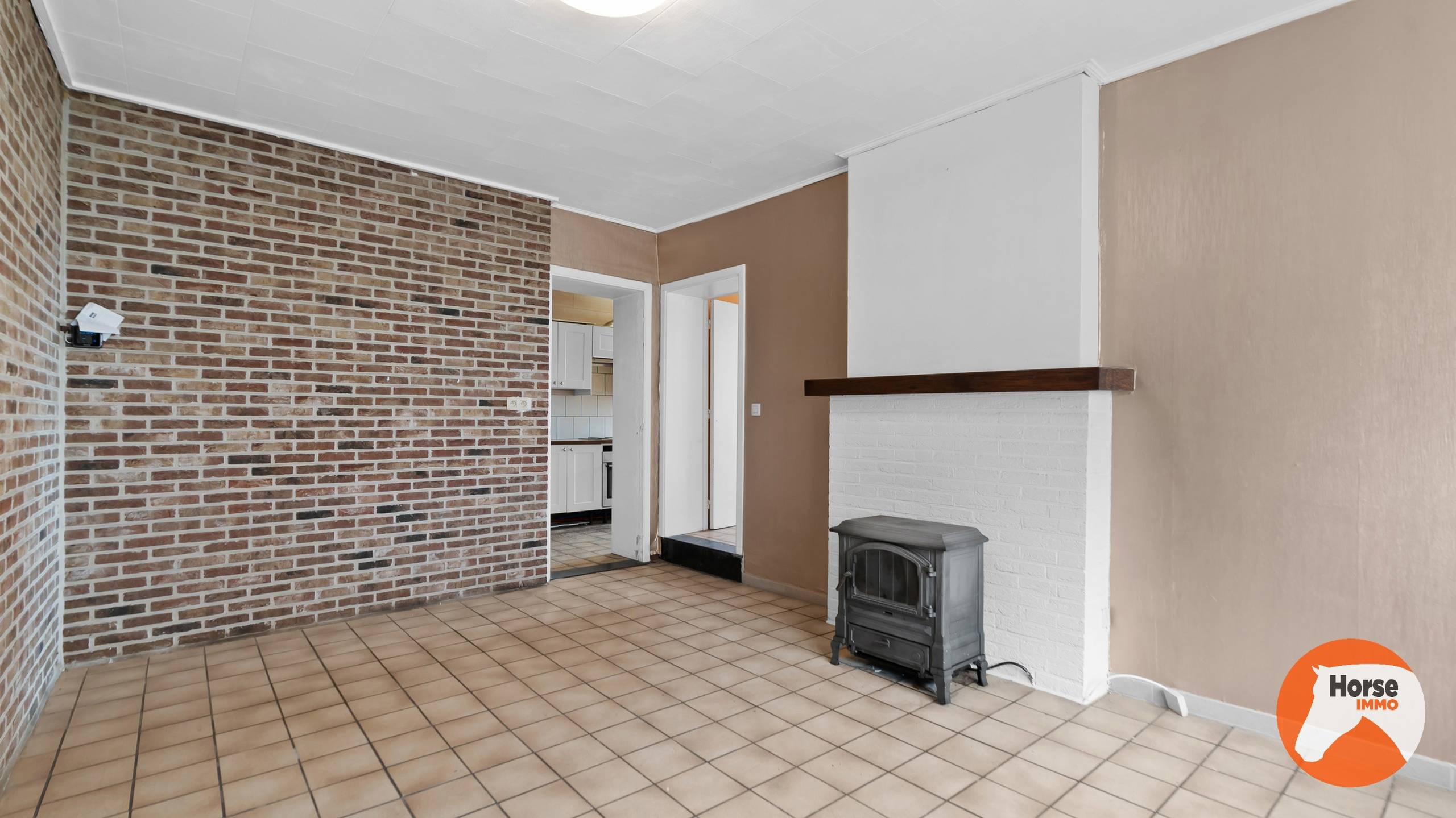 RIEMST - Te renoveren woning met stalling - foto 4
