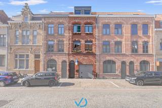 Deze prachtige, instapklare woning bevindt zich in de Cartonsstraat, een rustige en charmante straat in het centrum van Ieper. Dankzij...