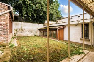 Immeuble de rapport (+/- 750m²) très bien situé dans le centre de Tirlemont. Le rez-de-chaussée commercial spacieux, anciennement utilisé...