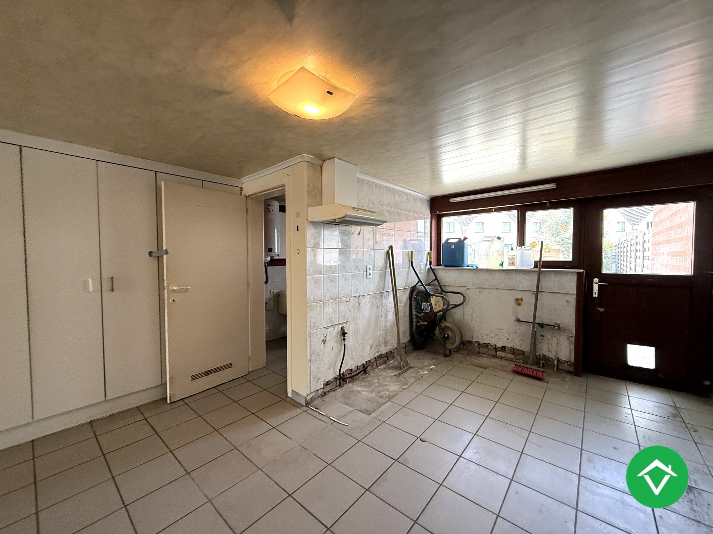 Op te frissen rijwoning met 3 slaapkamers en tuin in centrum Staden - foto 5