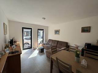 TE KOOP - RONSE. Op zoek naar een comfortabel en instapklaar appartement op een topligging in het centrum van Ronse? Dit charmante...