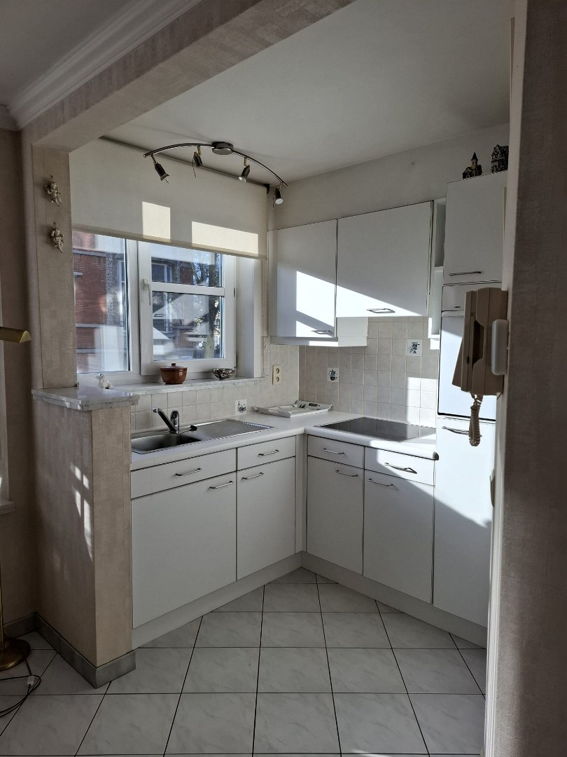 Ruim en lichtrijk tweeslaapkamerappartement op wandelafstand van zee. - foto 5