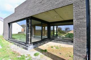 Deze prachtige moderne casco woning wordt wind- en waterdicht aangeboden en vormt de ideale basis voor wie zijn woning volledig naar eigen smaak...