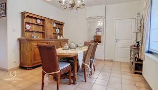 PLUSPUNTEN:+ Veelzijdig potentieel+ Goede verbinding met E40ALGEMEEN:Bent je op zoek naar een woning met mogelijkheid tot handelsruimte op een...