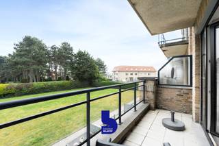 Deze instapklare en uiterst geriefelijke studio van 35 m² is gelegen in een bijzonder rustige en groene omgeving op wandelafstand van het strand,...