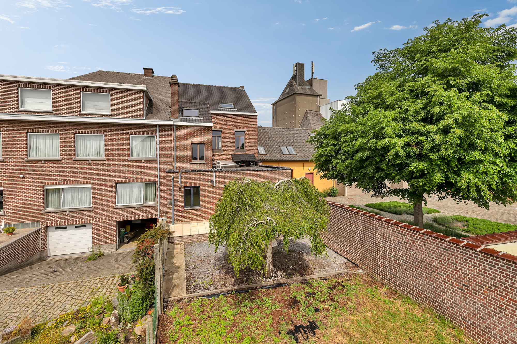 Handelshuis met commercieel gkvls en app met 3 slpks en tuin - foto 2