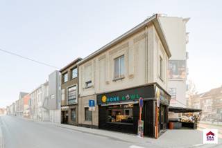 Ben je op zoek naar een rendabel opbrengstgebouw met handelspand en appartement met 5 kamers in centrum Aalst? Gevonden!Dit volledig verhuurde...