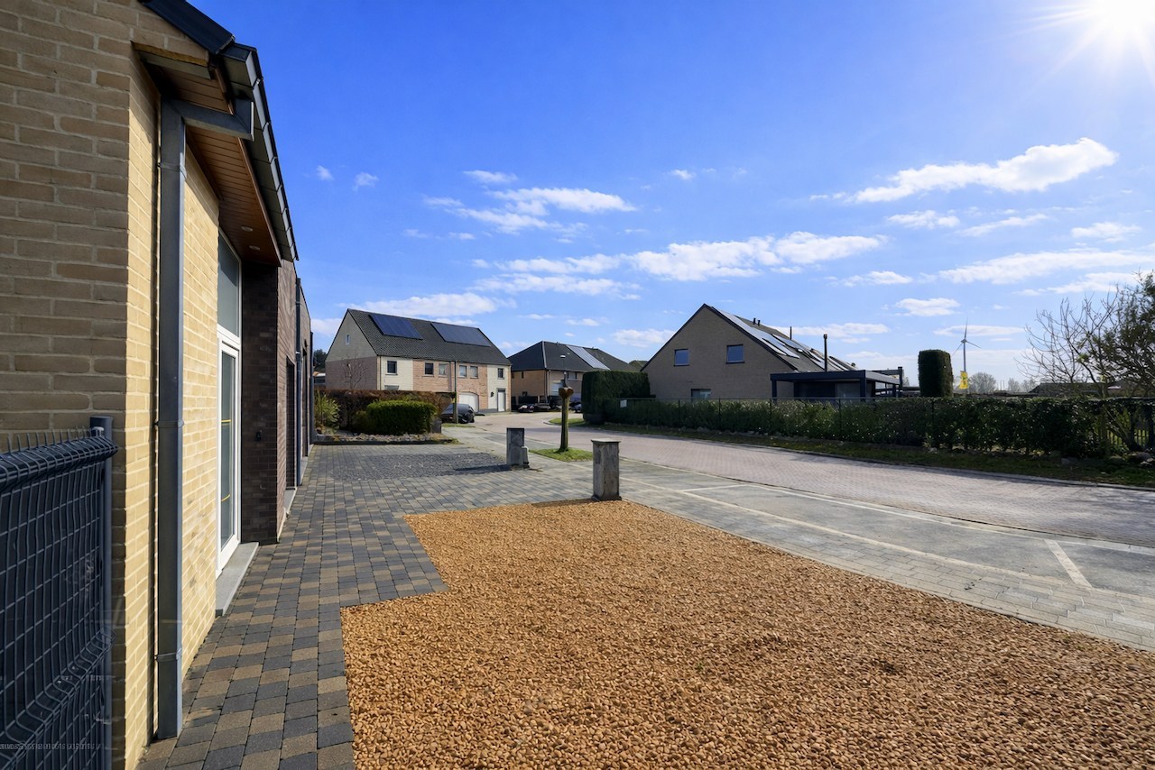 Instapklare halfopen bebouwing in rustige, kindvriendelijke woonwijk ! - foto 5