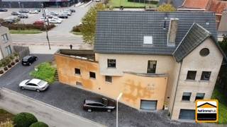 Gemengd gebouw met vele mogelijkheden nabij het centrum van Borgloon Dit gemengd gebouw treffen we aan in Borgloon, gelegen nabij de...