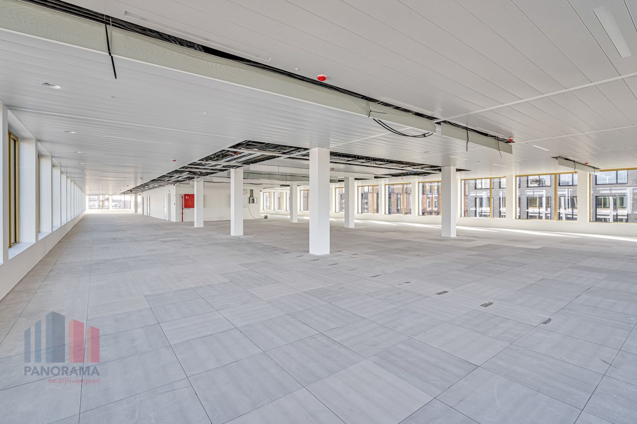 Unieke kantoorruimte op absolute toplocatie met visibiliteit van de R4 - foto 4