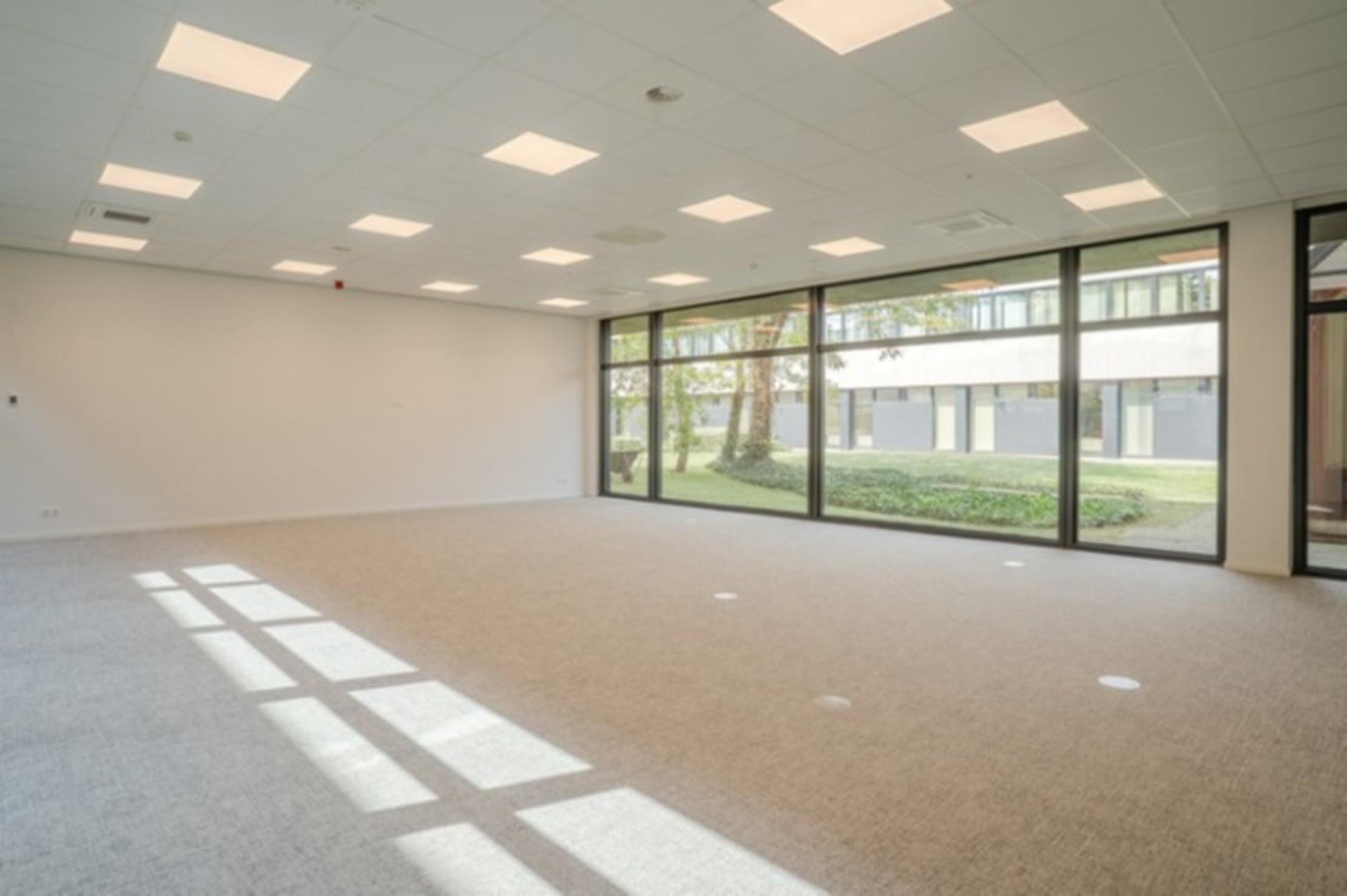 Modern Kantoor 633m²  te huur op de gelijkvloerse rechts - foto 3