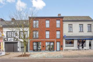 Op een topligging, vlak aan het station van Duffel, bevindt zich dit handelspand van 162 m² dat in 2026 volledig werd gerenoveerd en modern...