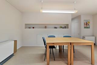 Waregem : in het centrum van Waregem vind je deze instapklare kantoorruimte van 85 m².Troeven * Centrale ligging in het hart van Waregem met vlotte...