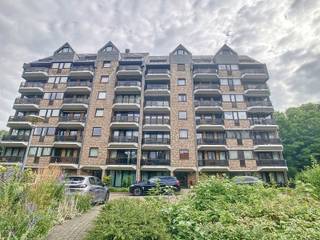 Welkom in dit aangename appartement op de zesde verdieping, ideaal gelegen in het hart van Heverlee.Met twee volwaardige slaapkamers en een ruime,...