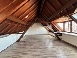 Gezellige studio met terrasje, vlakbij de Markt. ALGEMEEN:- Studio gelegen op de derde verdieping (geen lift aanwezig).- Studio is voorzien van...