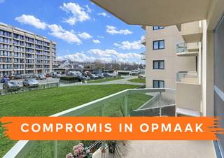 Dit ruim en gemeubeld appartement is centraal gelegen in Nieuwpoort-Bad, op wandelafstand van het strand, de winkels en het openbaar vervoer.<br />Het appartement omvat een inkomhal met apart toilet, een lichtrijke woonkamer met slaaphoek en open keuken en toegang tot het zuidgericht terras. Verder is er een dressingruimte en één slaapkamer die eveneens toegang biedt tot het terras. Aansluitend bevindt zich de badkamer, uitgerust met een ligbad en enkele wastafel. Daarnaast is er een privatieve kelderberging inbegrepen op niveau -2.<br />Er is bovendien mogelijkheid tot aankoop van een garagebox in het ondergronds complex op niveau -1.<br />Dankzij de uitstekende ligging is dit appartement ideaal als tweede verblijf of als investeringspand.