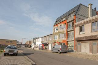 Dit prachtig gemeubeld appartement is gelegen in Residentie "Sea Harbour". Deze residentie geniet van een uitstekende ligging op wandelafstand van van de jachthaven, De Rederskaai, openbaar vervoer, winkels, ...<br /><br />Het appartement beschikt over een ruime inkomhal met gastentoilet, woonkamer met een open keuken, 2 slaapkamers en badkamer uitgerust met een ligbad met douchefunctie, wastafel. Open zicht en perfecte oriëntatie. Bovendien is er nog een privatieve kelder berging inbegrepen in de prijs! Binnen de residentie is er nog een gemeenschappelijke fietsenberging. Verkoop valt onder erfpacht, wat het voor de koper uiterst interessant maakt. <br /><br />Voor meer informatie of een vrijblijvend bezoek, aarzel niet en bel Gaëlle op het nummer 0479 17 17 17.