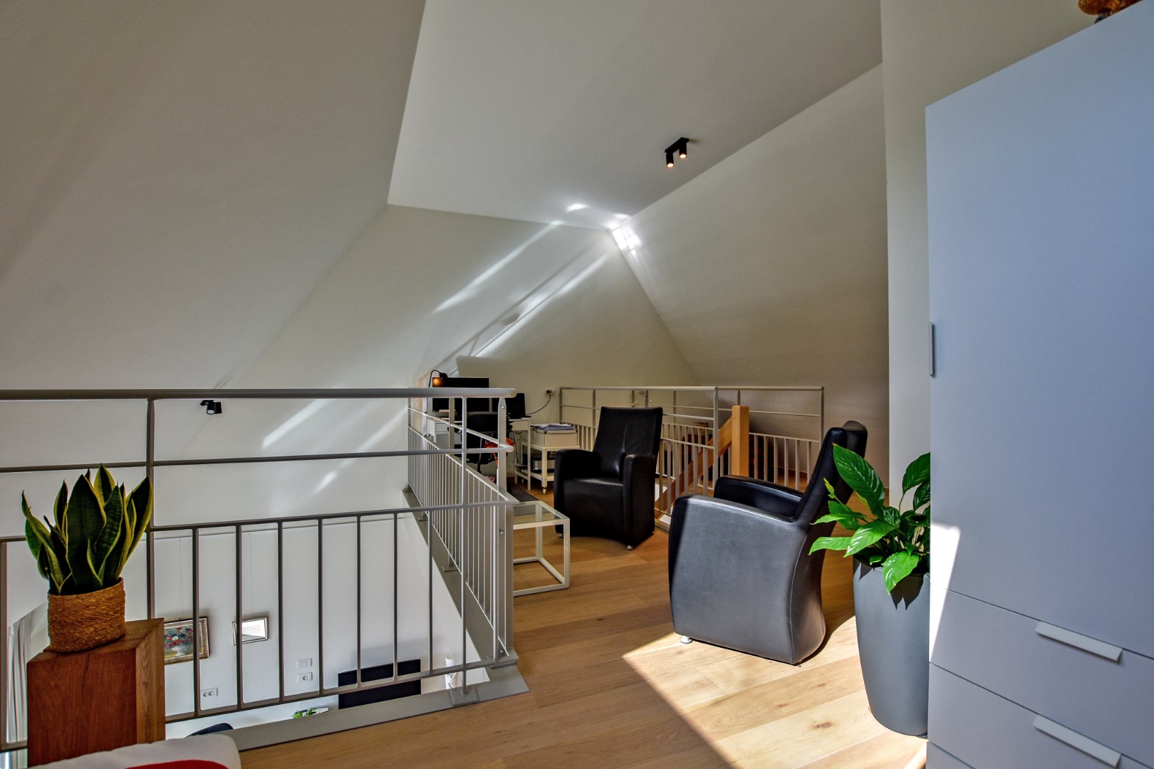 Luxueuze assistentieflat (89m² + 5m² terras) met 2 slaapkamers te Nieuwpoort. - foto 3