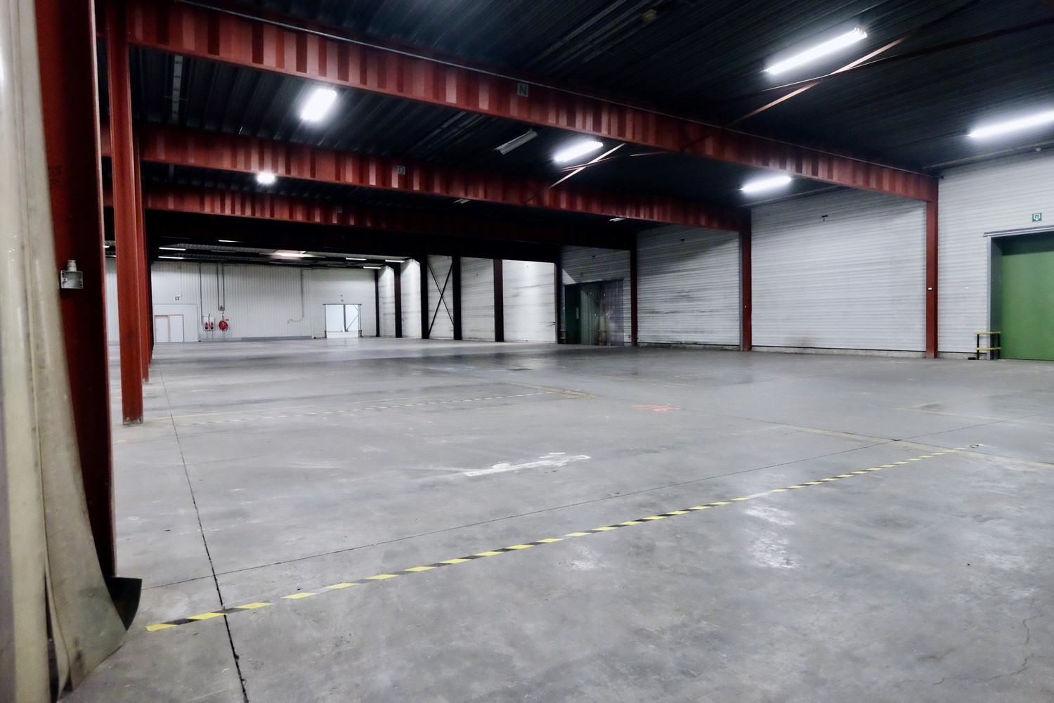 Bedrijfshal Te Huur met een oppervlakte van bijna 3500 m² - foto 4