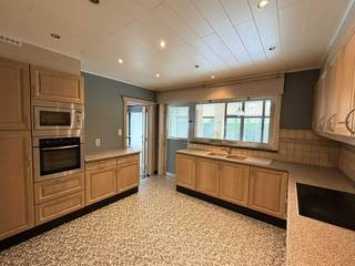 Gerenoveerde villa/bungalow in Mespelare (tussen Aalst en Dendermonde)Deze open bebouwing biedt 234 m² bewoonbare oppervlakte op een perceel van 744...