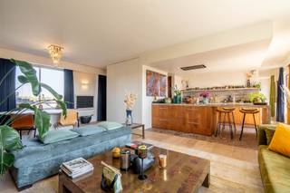 Deze meest exclusieve penthouse is gelegen in de meest spraakmakende buurt van het zuiden van Antwerpen van vandaag. Op een steenworp van de...