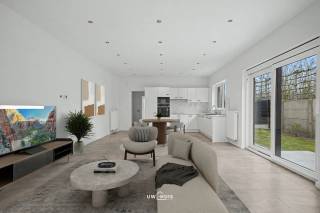 Stap binnen in de toekomst van comfortabel wonen met onze energiezuinige halfopen bebouwing, gelegen op een toplocatie die dichtbij alle...