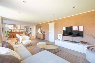 <p>Located in Rhode-Saint-Genèse, in a quiet, leafy setting, this beautiful flat boasts pleasant, unobstructed views of the park. With a floor area of ±100 m², it was fully renovated in 2023 and gets plenty of natural light thanks to its prime location.</p>
<p>The living area comprises a cosy living room with a fully built-in open-plan kitchen, ideal for entertaining. The flat currently has two lovely bedrooms of ±12 m² and ±14 m² each, with the potential to create a third bedroom, as well as a modern shower room.</p>
<p>The property has a private garage (+ 35.000 € MANDATORY), and benefits from easy parking within the estate.</p>
<p>The property is set to gain a new terrace, with work scheduled to be finalized in June 2026.</p>
<p>A high-quality property combining comfort, functionality and a privileged living environment, perfect for those who love peace and nature.</p>
<p>Electrical installation compliant.</p>
<p>Energy Performance Certificate: B</p>
<p>Service charges (shared areas, insurance, management fees, maintenance, etc.): ± €200 per month</p>
<p>A home ready to welcome its new occupants – you’re sure to fall in love with it!<br /><br /></p>
<p><u>Flat No. 5 on the 2nd floor</u></p>
<ul>
<li>Entrance hall</li>
<li>Spacious and bright living room of approx. 57m² with wooden flooring, opening onto a west-facing terrace of approx. 13m²</li>
<li>Fully fitted open-plan kitchen</li>
<li>Two lovely bedrooms of approx. 12m² and approx. 14m² – potential to create a third bedroom</li>
<li>Shower room with laundry facilities</li>
<li>Garage space No. 5 (+ 35,000 € MANDATORY)</li>
</ul>
<p></p>