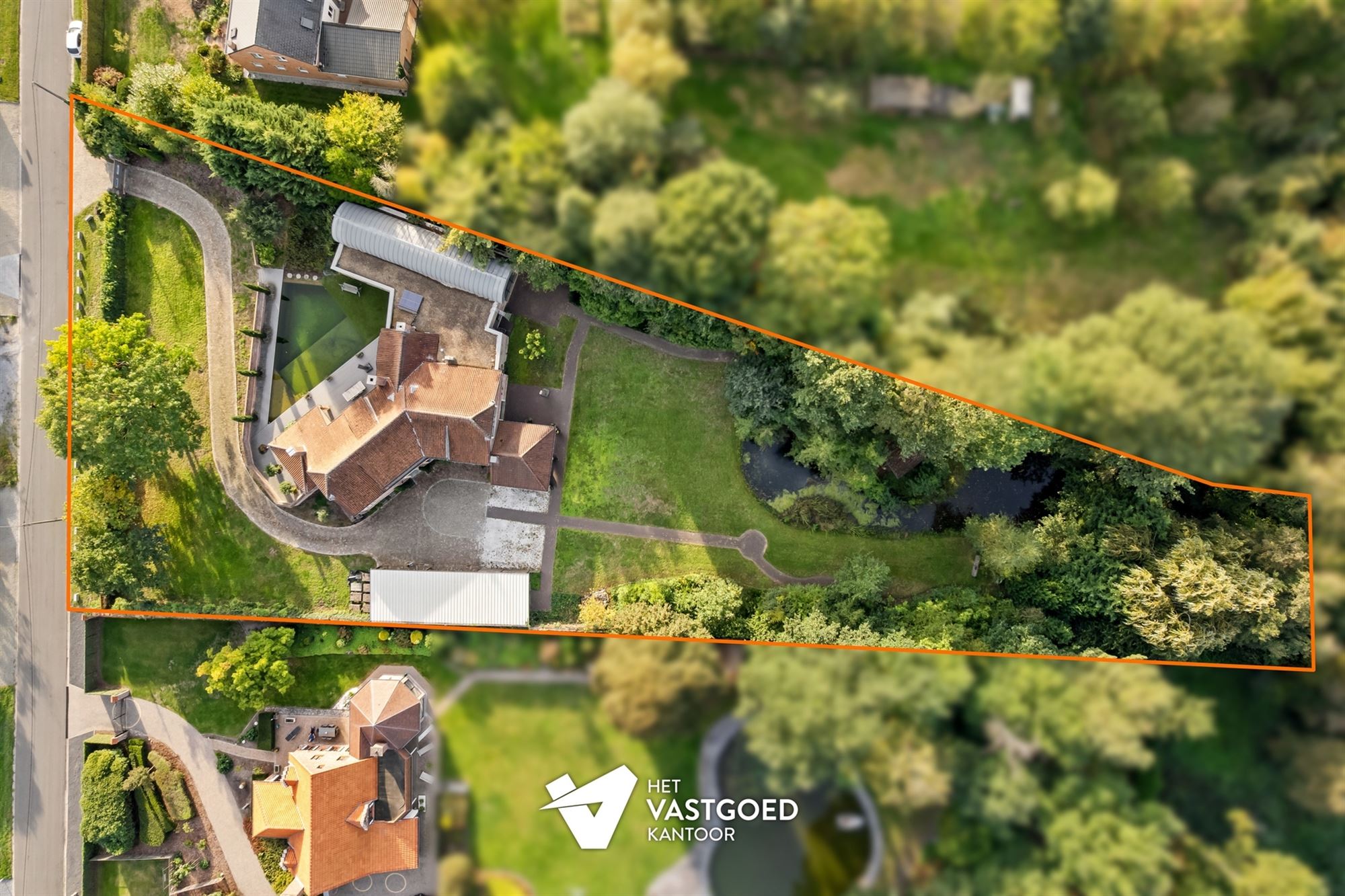PRACHTIGE AUTHENTIEKE VILLA (585M²) MET BINNENZWEMBAD EN ZWEMVIJVER OP EEN PERCEEL VAN 48A75 TE KERMT - foto 4