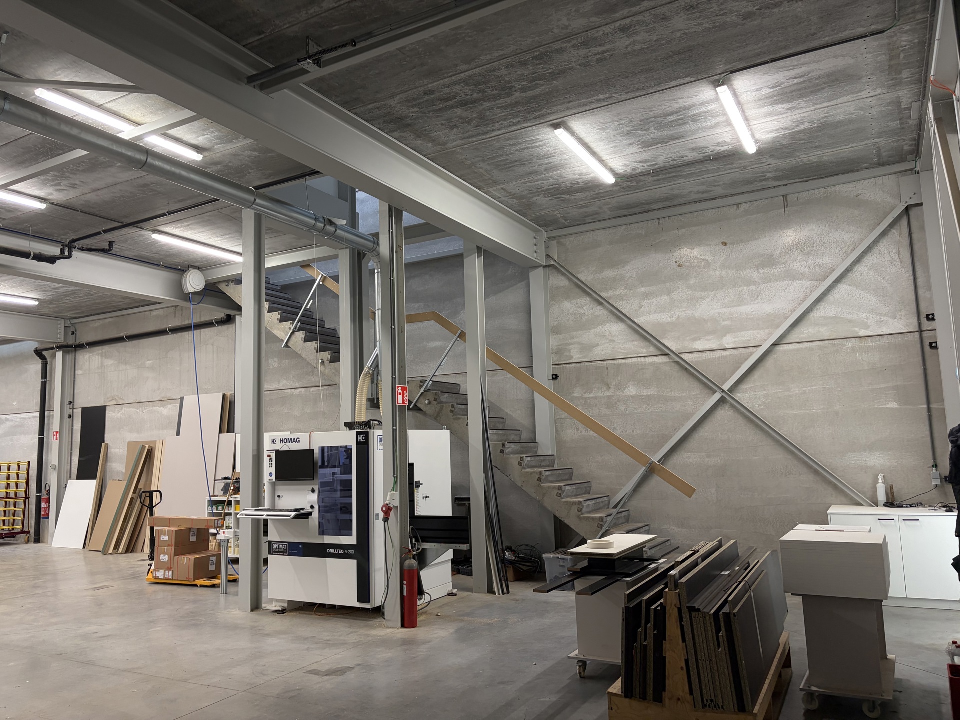TE KOOP: KMO-UNIT MET KANTOOR/SHOWROOM TE BILZEN - foto 4