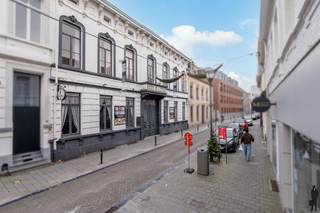 Gelegen in hartje Turnhout: Statig - te renoveren - herenhuis met een verfijnde neoclassicistische uitstraling, gekenmerkt door royale ruimtes,...