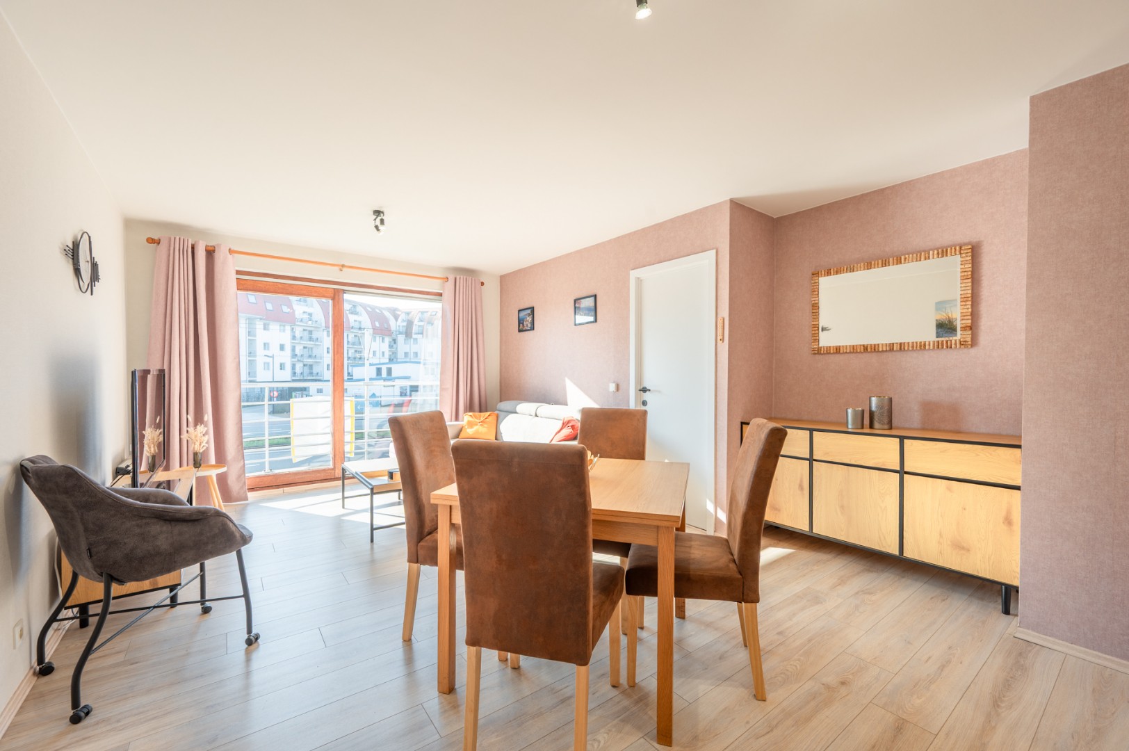 Instapklaar appartement met terras en open keuken - photo 2