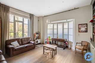 Deze solide en up to date villa ligt op een prachtig met bomen omringd, zuid west gericht perceel van 3.303m2.  Het centrum van Edegem en...