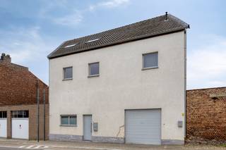 Centraal gelegen en volledig gerenoveerde duplex aan de stadsrand van Tienen, afgewerkt met hoogwaardige materialen en oog voor detail...