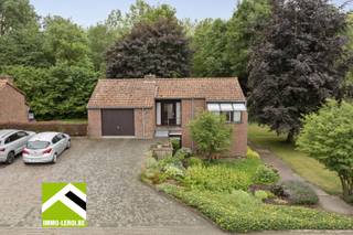 In het charmante Mal, deelgemeente vanTongeren-Borgloon, vind je deze vrijstaande woning met een royale tuin en garage. De woning, gebouwd in 1979, biedt met een bewoonbare oppervlakte van 162 m² en 3 slaapkamers alle ruimte die een gezin nodig heeft om comfortabel te wonen.<br /><br />Troeven van deze woning:<br /> x Lichtrijke leefruimtes met zicht op de tuin<br /> x 3 slaapkamers en een badkamer<br /> x Grote garage + ruime parking op de oprit<br /> x Zuidwestgerichte tuin<br /> x Rustige ligging in een groene omgeving<br /><br />Waarom kiezen voor deze woning?<br />Deze woning combineert ruimte, licht en een gunstige ligging met tal van mogelijkheden om ze naar eigen smaak te moderniseren. De grote tuin biedt een prachtige plek voor buitenleven grenzend aan het mooie natuurdomein de Kevie.<br /><br />INTERESSE?<br />Plan dan snel een bezoek door te bellen naar 012 23 00 23 of stel je vragen aan roland@immo-leroi.be.