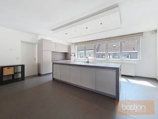 In centrum Kuurne ligt dit pareltje! De ruime living met open ingerichte keuken met eiland geven uit op het unieke ruime terras aan de...