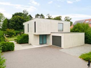 Moderne architectenvilla met zwembad in groene omgeving te ZoerselIn een rustige, landelijke wijk van Zoersel bevindt zich deze hoogwaardige,...