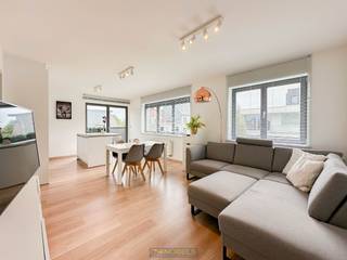 Centraal gelegen en INSTAPKLAAR APPARTEMENT met ONDERGRONDSE AUTOSTAANPLAATS en zonnig terras in het levendige centrum van Liedekerke...