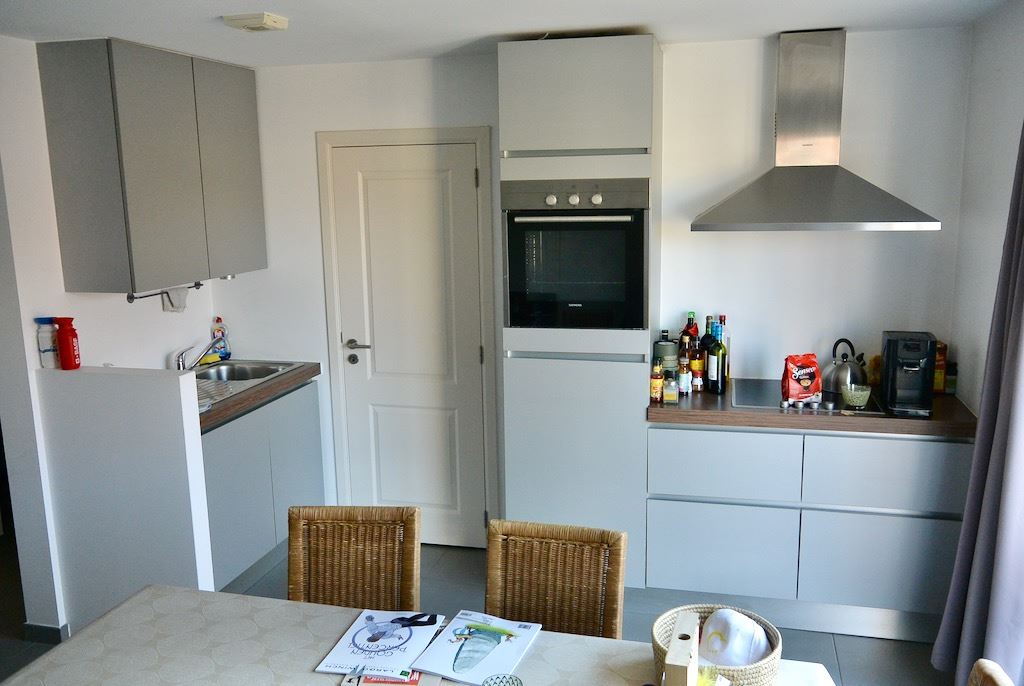 Centraal gelegen dakappartement met 2 slaapkamers ! - foto 4