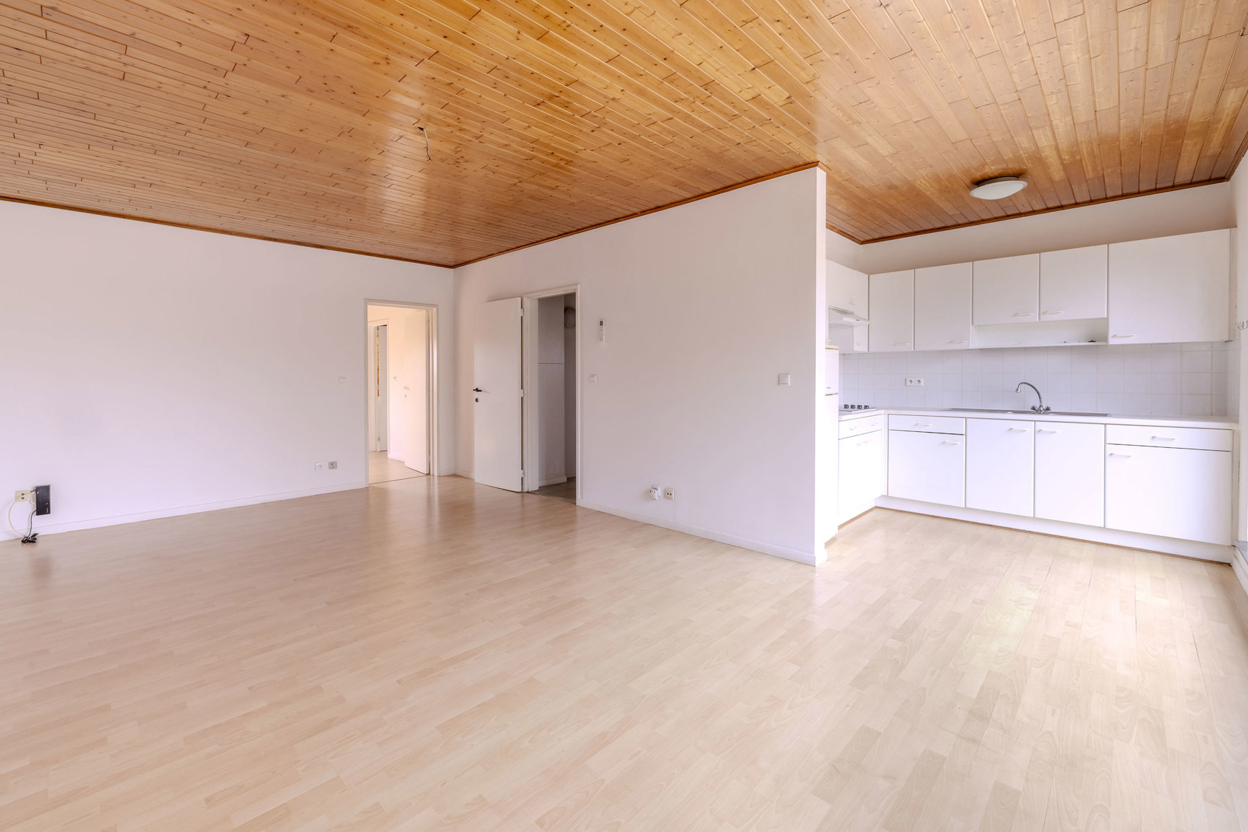 Ruim 1-slaapkamer dakappartement met terras en garagebox. - foto 5