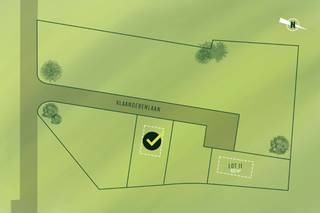 <strong>BOUWGROND + NIEUWBOUWWONING TE KOOP IN ZWEVEZELE</strong><br /><br />In de Vlaanderenlaan te Zwevezele hebben we het <strong>laatste perceel voor villabouw</strong> ter beschikking. Het perceel in kwestie heeft een ruime oppervlakte van maar liefst <strong>832 m<sup>2</sup></strong>. Hier bouwt u volledig op maat op een rustige locatie in een bosrijk gebied. De foto's van de woningen zijn enkele van onze referenties en ter inspiratie voor de mogelijkheden van jouw woning op maat.<br /><br />Zwevezele heeft een rustige en vredige omgeving. Het dorp is omringd door groene landschappen, waardoor het een perfecte plek is om te ontspannen en tot rust te komen. Dit is een geweldig voordeel voor mensen die willen ontsnappen aan de drukte van de stad en een meer ontspannen levensstijl willen leiden.<br /><br /><u><strong>Omgeving</strong></u><br /><br />Afstand tot bushalte: 330 meter<br />Afstand tot bakkerij: 400 meter<br />Afstand tot kleuter- en basisonderwijs: 470 meter<br />Afstand tot supermarkt: 990 meter<br />Afstand tot apotheek: 1,2 km<br /> <br /><strong>Kiezen voor All-Bouw, da’s kiezen voor een woning op jouw maat. </strong><br />All-Bouw is géén bouwpromotor, noch een klassieke bouwfirma. We specialiseerden ons namelijk in nieuwbouwwoningen op maat. Daarbij bieden we het vakmanschap van een aannemer met de omkadering van een heuse bouwonderneming. We werken met eigen metsers en verder met heel wat partners die al jàren voor All-Bouw werken.<br /> <br /><strong>U kunt het volgende zelf bepalen:</strong><br />De stijl van de woning: landelijk, modern of traditioneel<br />Het aantal verdiepingen<br />Het soort dak<br />De grootte van de woning<br />Materiaalkeuze<br />Uw droomkeuken<br />Uw badkamer<br />Een garage of liever een carport<br />Het aantal slaapkamers<br />Het afwerkingsniveau: wind-en waterdicht of instapklaar<br />...