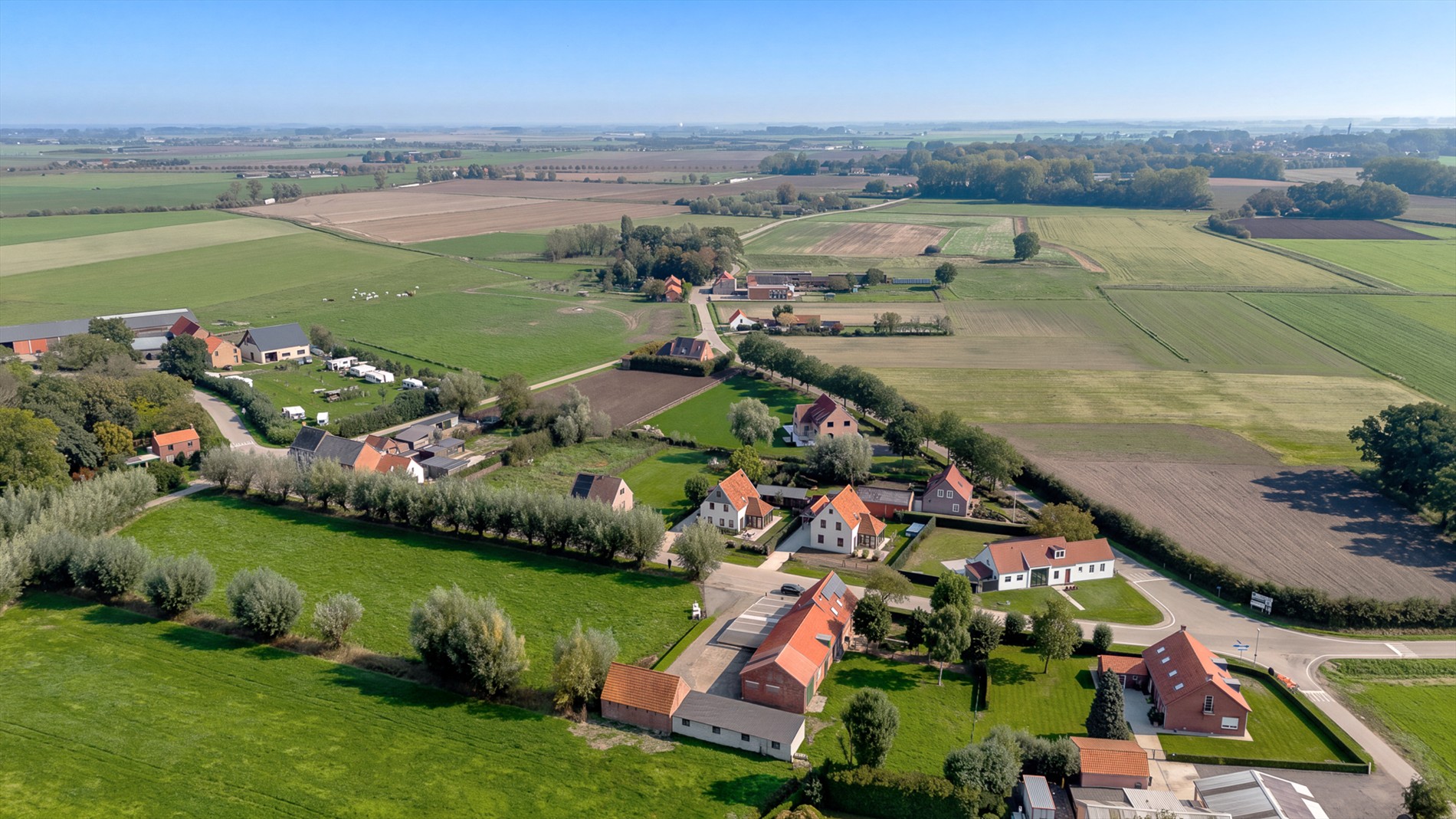 Recente, alleenstaande villa te Sluis, net over de grens met België - foto 2