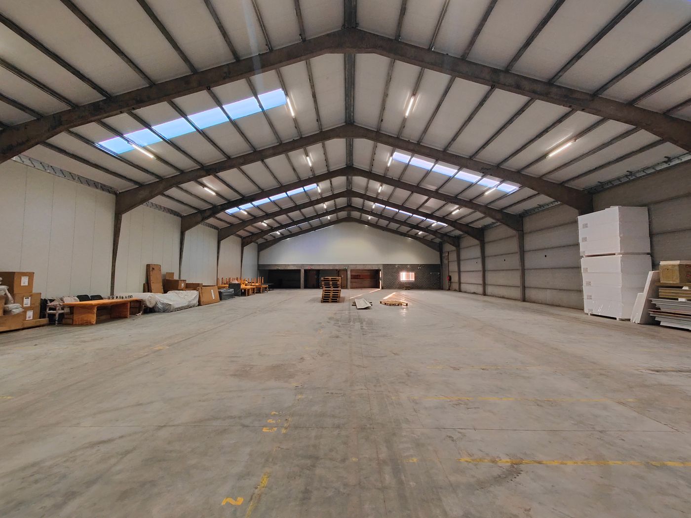 Logistiek magazijn van 1.200 m² met kantoren en laadkade in Gistel - photo 5