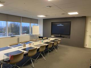 De moderne kantoorruimte van 2.138 m² op het vierde verdiep is gelegen op een top-business locatie met groene omgeving, aan de voet van het...